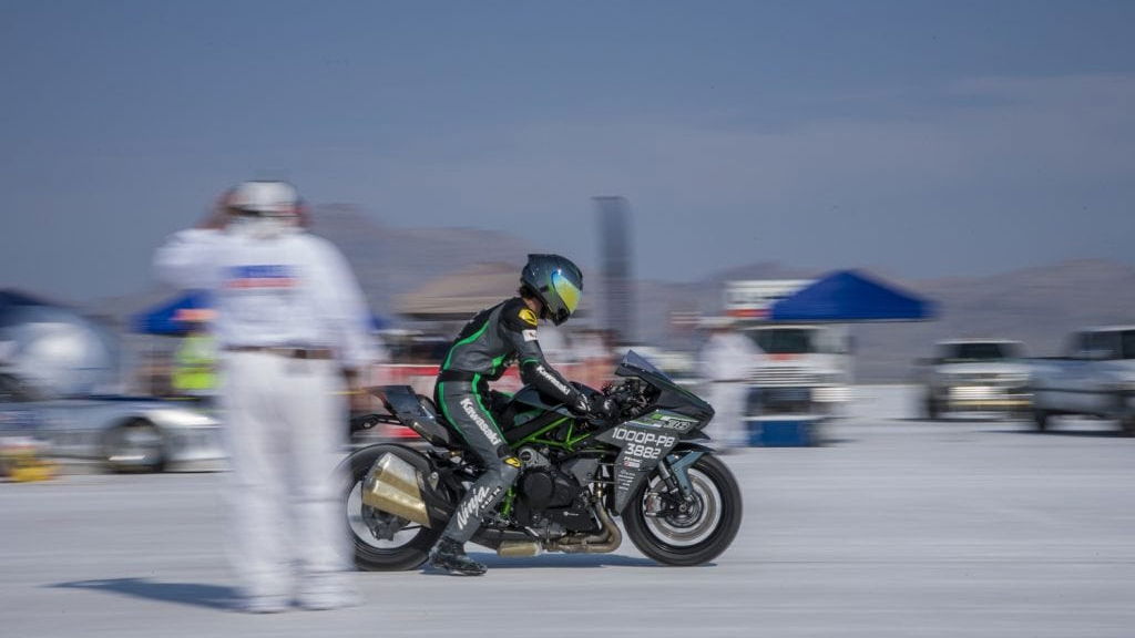 Kawasaki H2 sets world speed record at Bonneville